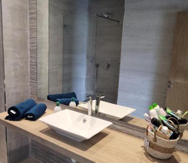 Saidia Apartment | Appartement avec piscine à saidia Climatisation et Wifi