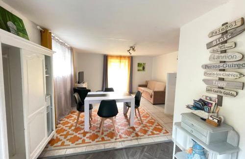 Begard Apartment | Appartement avec terrasse dans un parc privé
