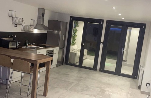 Feyzin Apartment | Appartement Calme à 10 Minutes du Centre de Lyon