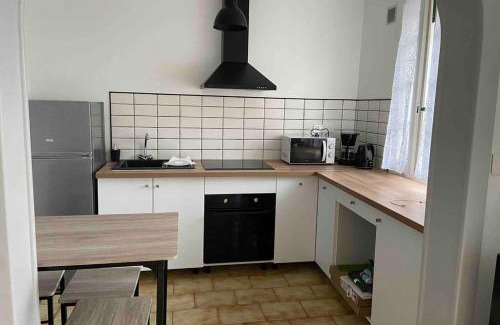 Villebois-Lavalette Apartment | Appartement chaleureux au cœur d un village classé