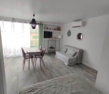 Avignon Apartment | Appartement climatisé avec balcon,wifi, proche remparts
