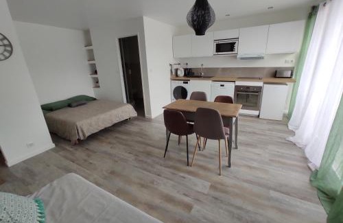 Avignon Apartment | Appartement climatisé avec balcon,wifi, proche remparts