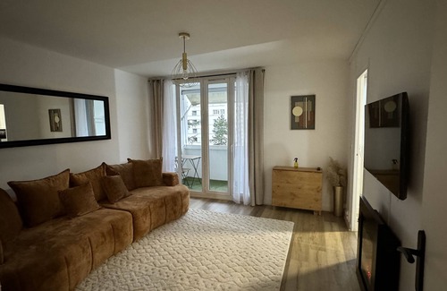 8th Arrondissement Apartment | Appartement Cocon Chic et Refait à Neuf : Votre Coin Douillet en Ville