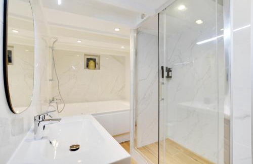 Quartier de l'Ecole-Militaire Apartment | Appartement duplex in Saint-Germain-des-Prés