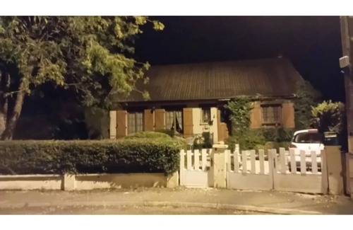Meslay-le-Vidame House | Appartement en Sous sol Dans Pavillon a la Campagne