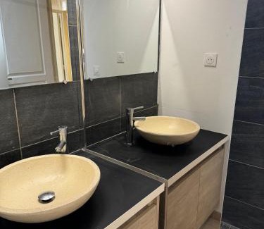 Saint-Andre Apartment | Appartement F2 résidence calme avec piscine SAINT-ANDRE