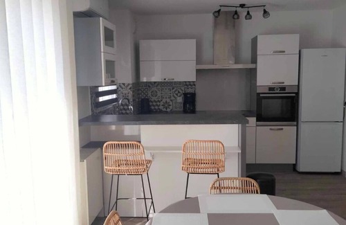 Bagnols-en-Foret Apartment | APPARTEMENT