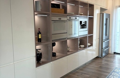 Miomo Apartment | Appartement de Prestige Idéalement Situé au Bord de L'eau Avec Grande Terrasse