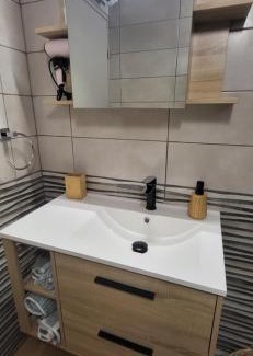 Balaruc-les-Bains Apartment | Appartement les hauts de balaruc L' escapade T2 rénové parking climatisation et piscine