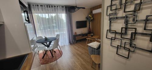 Balaruc-les-Bains Apartment | Appartement les hauts de balaruc L' escapade T2 rénové parking climatisation et piscine
