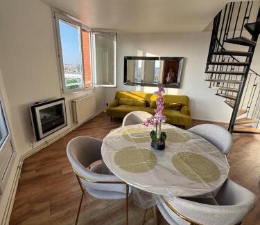 Hotel-de-Ville Apartment | Appartement lumineux et cosy en duplex à 5 min à pied du stade Pierre Mauroy