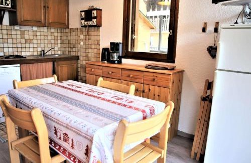 Auris Apartment | Appartement lumineux 2 pièces cabine, balcon, au pied des pistes - 4 couchages - Auris en Oisans - FR-1-297-75