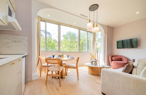 Quartier de la Plaine-de-Monceaux Apartment | Appartement lumineux neuf Paris Arc de Triomphe