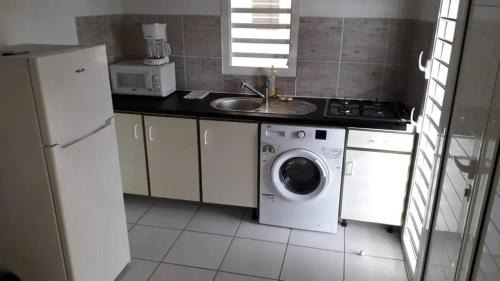 Gros Cap Apartment | Appartement moderne à Petit-Canal avec piscine