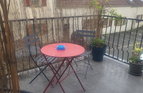 Coignieres Apartment | Appartement Plein de Charme