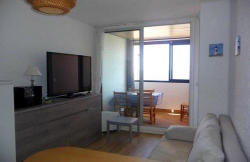 Le Barcares Apartment | Appartement rénové 50m de la plage avec parking, 4 pers, Le Barcarès - FR-1-782-29