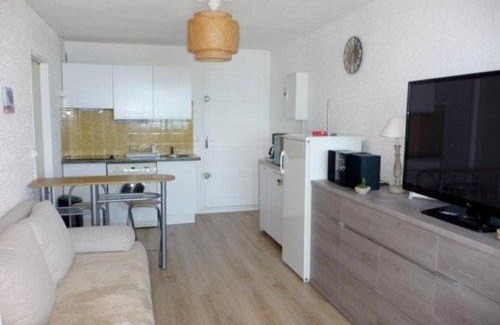 Le Barcares Apartment | Appartement rénové 50m de la plage avec parking, 4 pers, Le Barcarès - FR-1-782-29