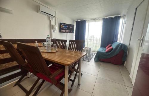 Sainte-Clotilde Centre Apartment | Appartement T2 Colombier pour 5 personnes vue mer