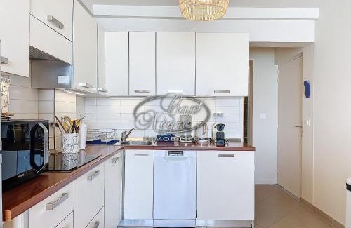 Cavaliere Beach Apartment | Appartement T2 vue mer, pieds dans l'eau avec accès direct à la plage de Cavalière - LE LAVANDOU