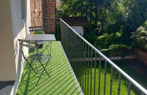 Bourg-de-Thizy Apartment | Appartement Tout Confort AU Calme Domaine DE Thizy