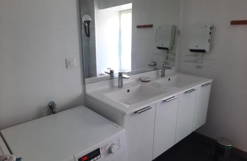 Noidans-le-Ferroux Apartment | Appartement très spacieux 4 chambres 6 couchages