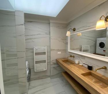 Faubourg-du-Roule Apartment | Appartements 2BR Berri Champs Elysées