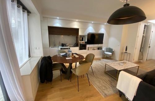 Faubourg-du-Roule Apartment | Appartements 2BR Berri Champs Elysées