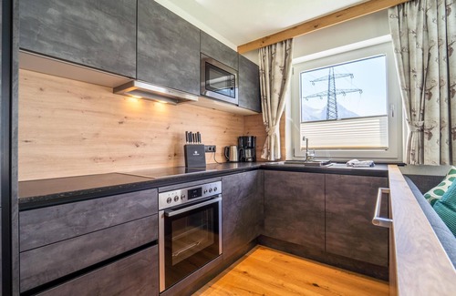 Pettneu am Arlberg Apartment | Appartment with terrace near St. Anton am Arlberg