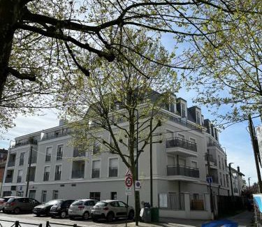 Sannois Apartment | Appartment - Sannois Station- 20 min to Paris