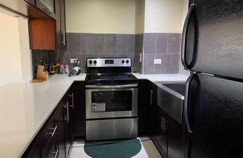 Kingston Condo | Appealing 3 bedroom with Pool, Balcony and Scenic View, Kingston Waterfront.