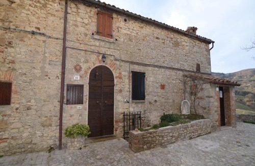 Petrella Guidi Apartment | Appealing Apartment in Petrella Guidi with near Centre