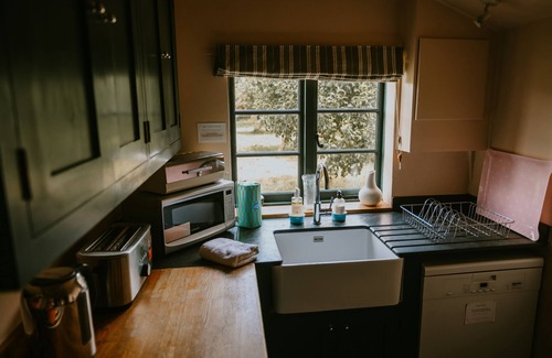 Wimborne Cottage | Apple Cottage - A stylish country retreat, it's the ideal getaway.