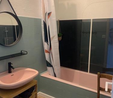 Loures-Barousse Apartment | Appt 3 ch au 1er avec jardin partagé