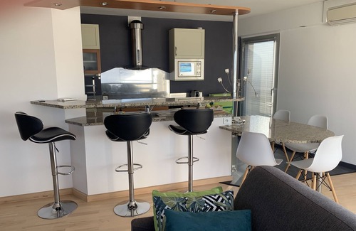 Royan Apartment | Appt 4 pers, 2 bicycles elec downtown all on foot, sea view parking, garage.