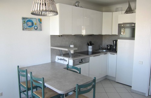 Frejus Port Apartment | Appt Very beautiful SEA VIEW and marina, with SWIMMING POOL/Parking, 2min walk from BEACH