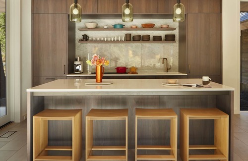 Mazama Cabin | Après Cabin | Designer Lake Cabin