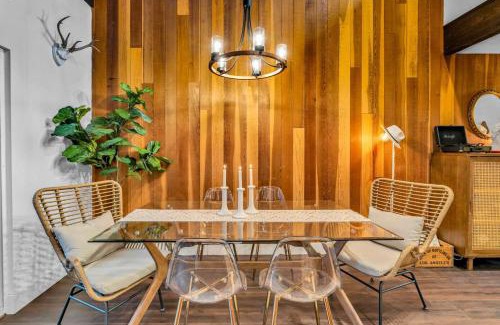 Kings Beach House | Apres All Day Stylish Retreat Near Beach & Slopes