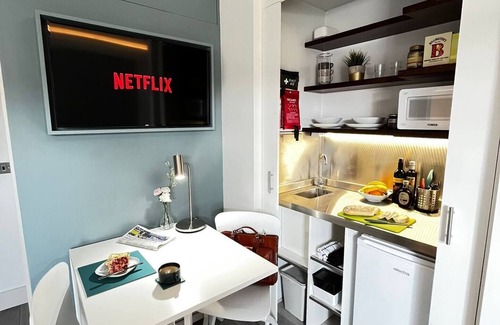 Hove Apartment | Apt. 09 - Stylish Studio Steps from Sea & Promenade