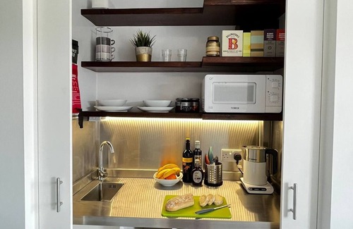 Hove Apartment | Apt. 09 - Stylish Studio Steps from Sea & Promenade