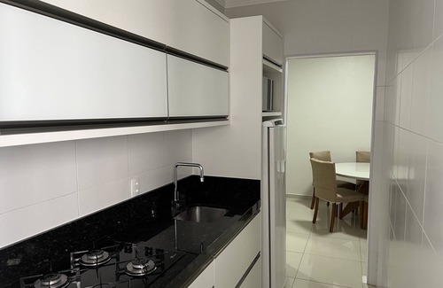 Centro Apartment | APT 1 BEDROOM BALNEÁRIO CAMBORIÚ - AV. BRAZIL - UP TO 4 PEOPLE - PRIVATE GARAGE.