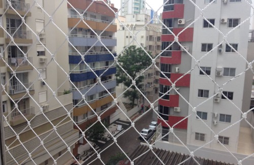 Centro Apartment | APT 1 BEDROOM BALNEÁRIO CAMBORIÚ - AV. BRAZIL - UP TO 4 PEOPLE - PRIVATE GARAGE.