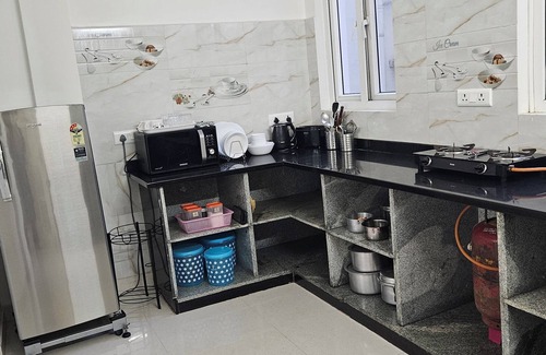 Toli Chowki Apartment | APT 4 Spacious 3-bedroom apartment with WiFi, AC in delightful Hyderabad