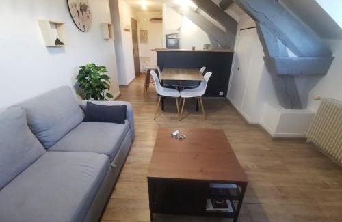 Saint-Hilaire-du-Harcouet Apartment | apt cozy refait à neuf à 5min du centre ville