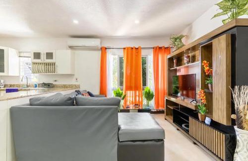 Runaway Bay Apartment | Apt - Gated Community-Sleeps 4-Balcony-Parking