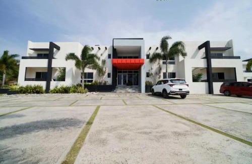 Runaway Bay Apartment | Apt - Gated Community-Sleeps 4-Balcony-Parking