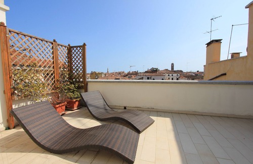 Santa Croce Apartment | Apt. Grand Canal Terrace Scalzi