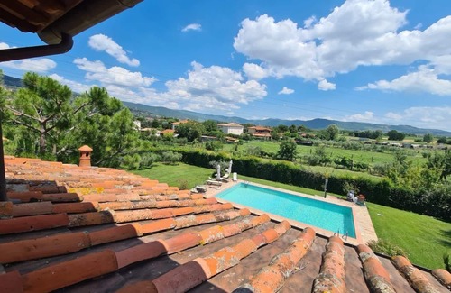 Camucia House | Apt in 19th century farmhouse near Cortona, pool, garden and beautiful views