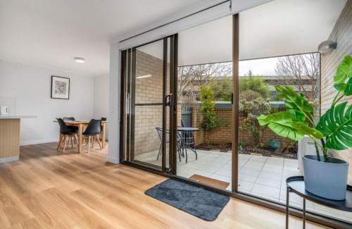 Kingston Apartment | Apt in Kingston - 10min to Lake Burley Griffin - Hosted by Canstay