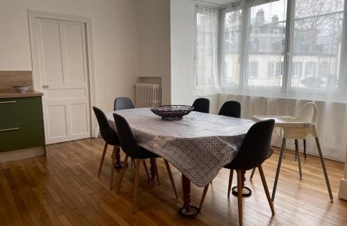 Moulins Apartment | Apt Spacieux-Centre ville-Moulins-Le Pal 20min