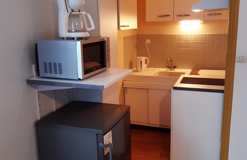 Maladiere Condo | APT well lit, well located near transport & described com on photos & text